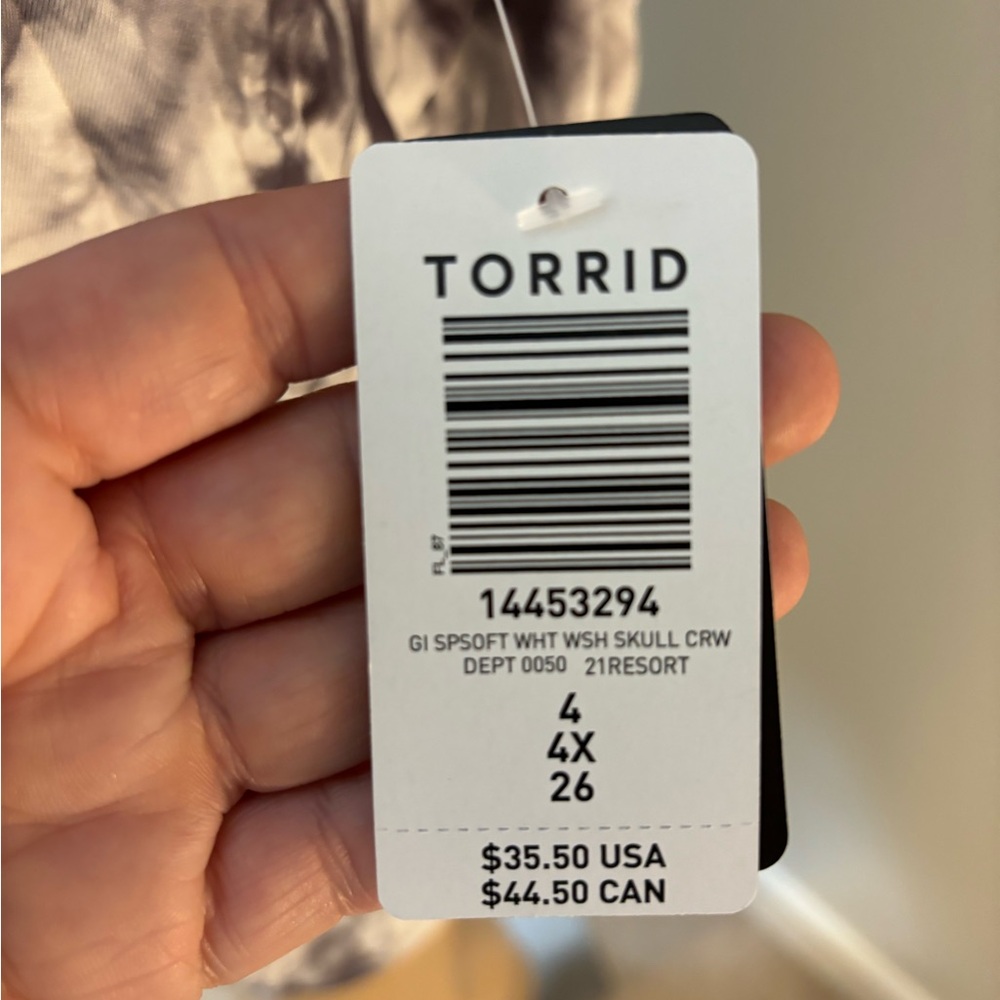 New Torrid Skull with Roses Tie-Dye T-Shirt Women’s Plus Size 4 4x 26 Halloween - Picture 3 of 3